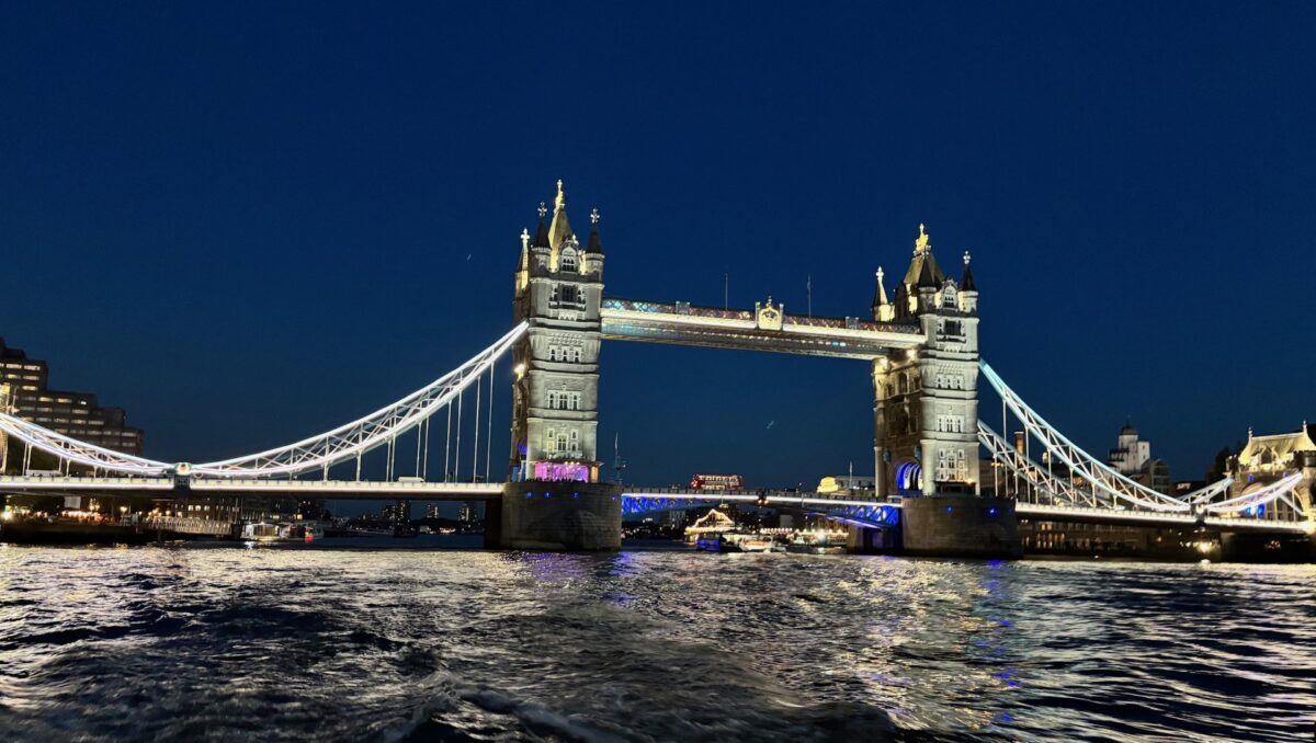 tower bridge uber boat